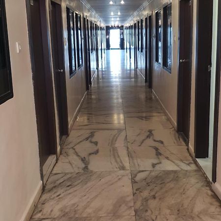 Hotel Flamingo Gāndhīdhām エクステリア 写真