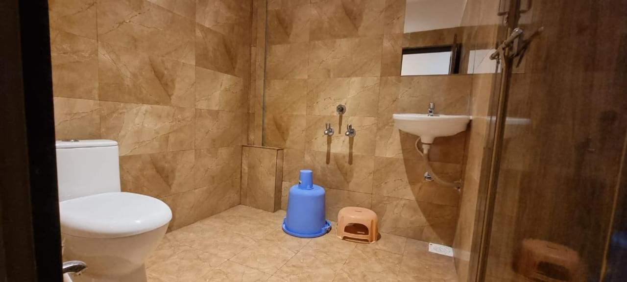 Hotel Flamingo Gāndhīdhām エクステリア 写真