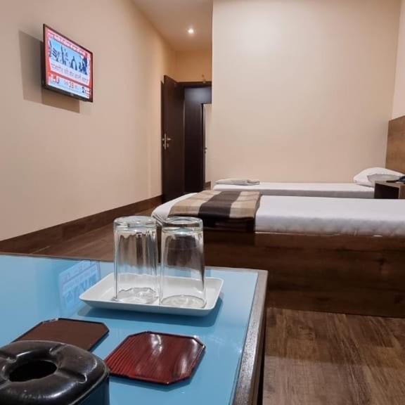 Hotel Flamingo Gāndhīdhām エクステリア 写真