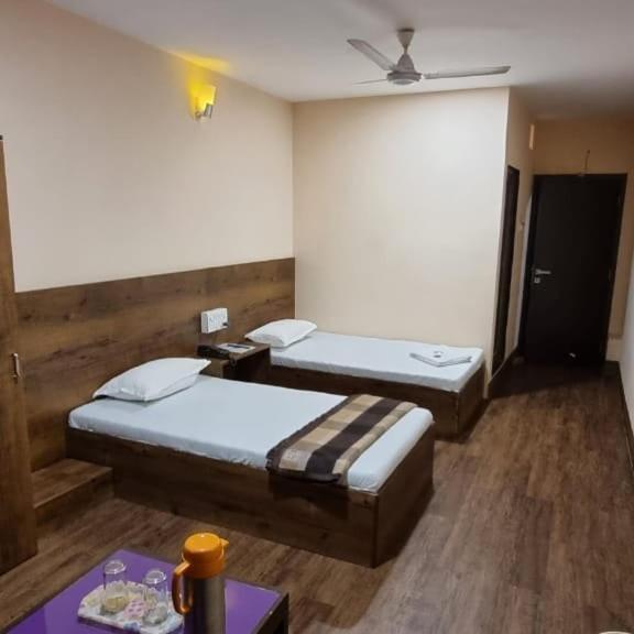 Hotel Flamingo Gāndhīdhām エクステリア 写真