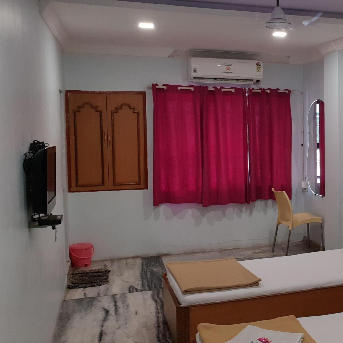 Hotel Flamingo Gāndhīdhām エクステリア 写真